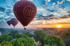 Sobrevolando los templos de Bagan (Birmania)